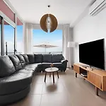 וילה View Grand
